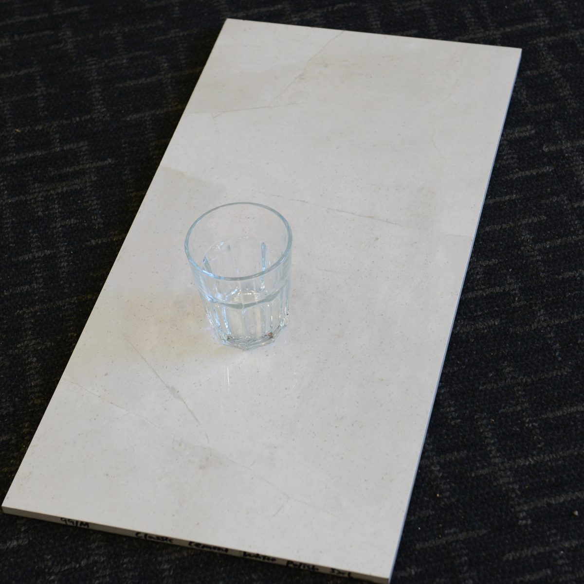 APHC QI6B6991 Classic Cement White Gloss 300×600
